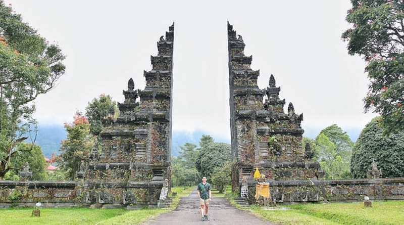 Bedugul Tour with Handara Gate and Tanah Lot Temple