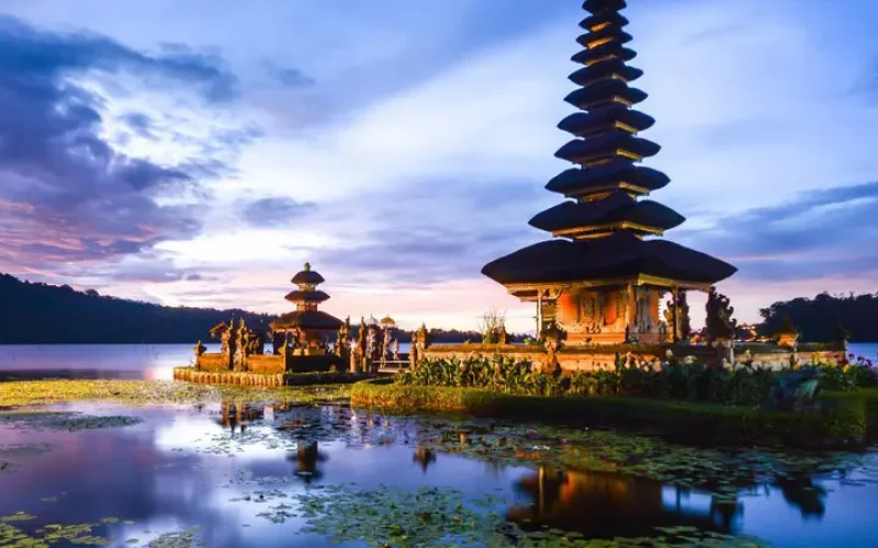 059780900_1444820634-Pura_ulun_danu_bratan